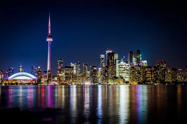 Stadtzentrum von Toronto, Ontario, Kanada bei Nacht